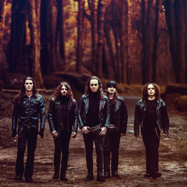 Fernando Ribeiro (Moonspell) a pozat incaltat in pantofi cu toc pentru o cauza nobila